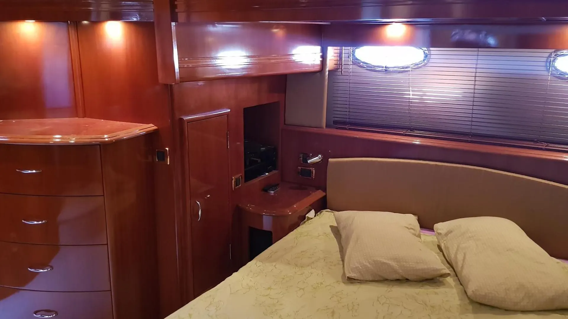 Top Luxury Exclusive Fully Air Conditioned 3Bdr Yacht Eilat 0*,  Israel